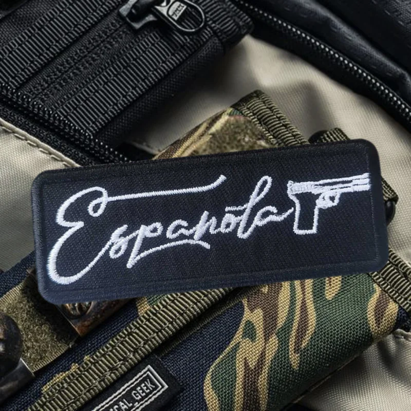 Parche bordado de pistola de Anime, parches militares de gancho y bucle para ropa, insignia de moral táctica, mochila, pegatinas decorativas, brazalete - imagen 4