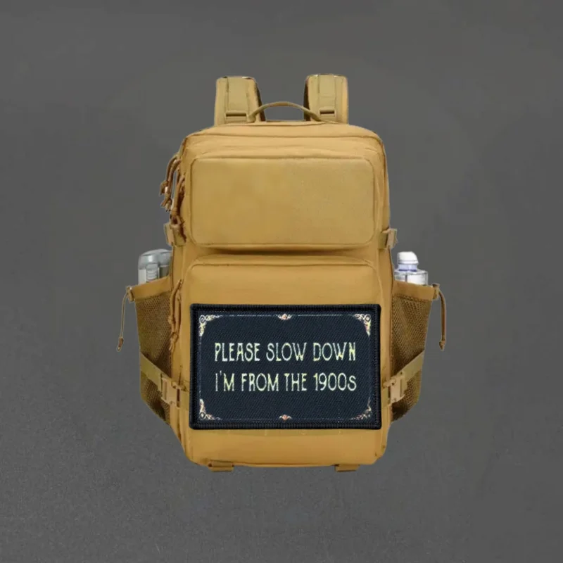 Parche estampado "Por favor, desacelado, soy de los años 1900", insignia de gancho y bucle para chaleco táctico, pegatinas para mochila, parches para brazalete para ropa