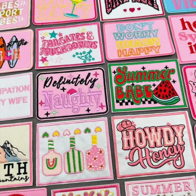 Parche bordado letras rosas de dibujos animados para coser o planchar