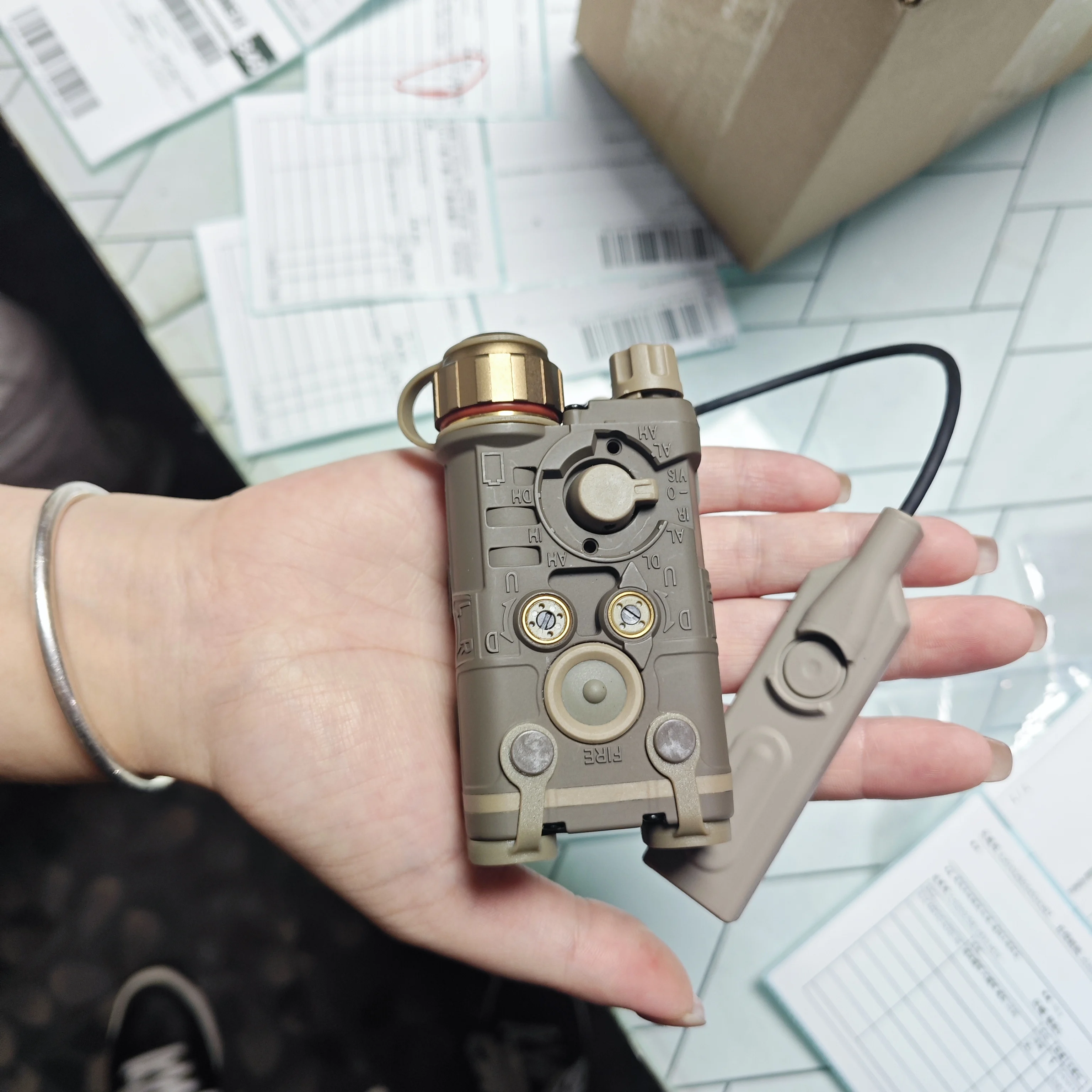 Mini PEQ-NGAL LED de laboratorio táctico FMA, láser rojo infrarrojo, TB1398, nuevo - imagen 2