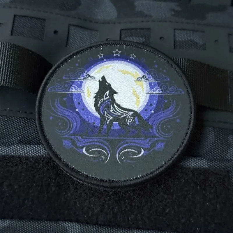 Parche táctico redondo de lobo aullando en la luna, cielo nocturno, insignia de moral de tela con gancho y bucle, parches de 8cm para mochila, chaqueta y sombrero - imagen 4