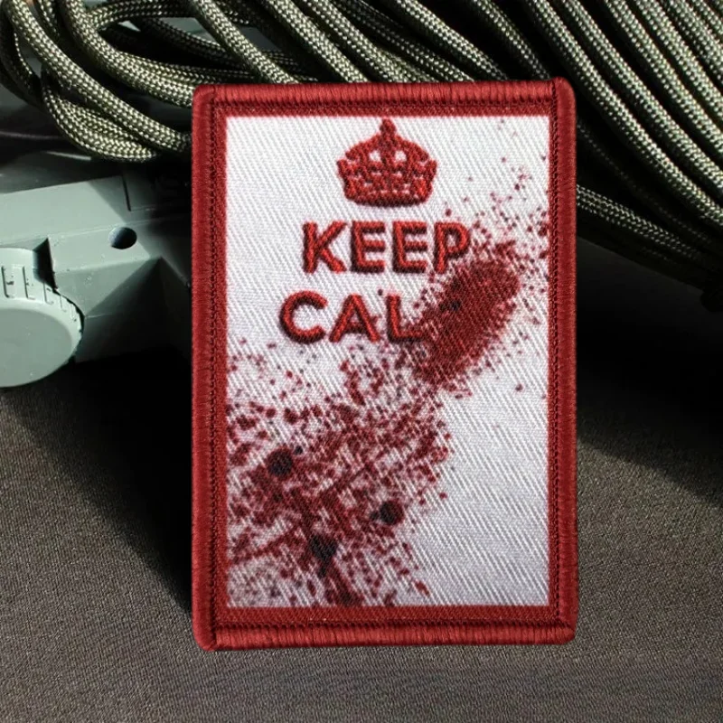 Parche táctico KEEP CALM Morale Boost Morale con manchas de sangre salpicadas, gancho para brazalete, insignia médica militar de la Segunda Guerra Mundial, pegatina para mochila