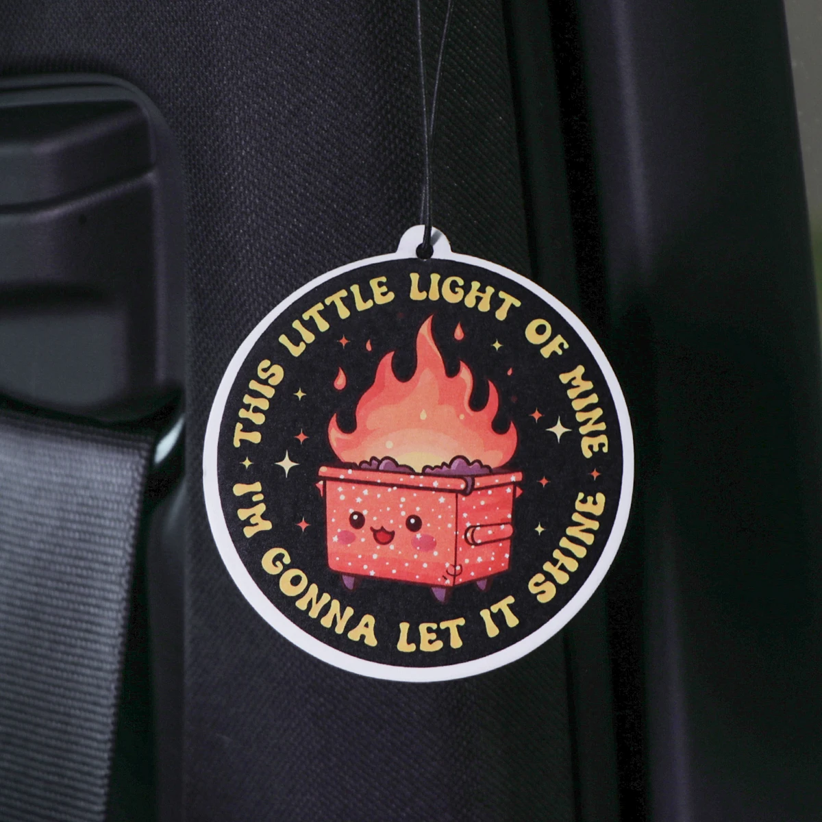 Ambientadores divertidos para coche, tabletas de aromaterapia para coche, decoraciones colgantes para espejo retrovisor, colgantes para Interior de coche - imagen 4