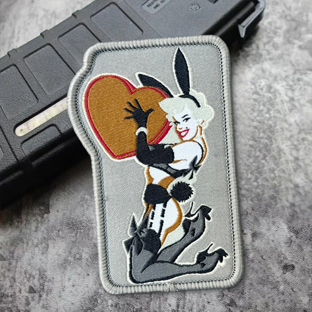 Parches de Meme de chica conejito, parche de gancho y bucle, brazalete moral, insignia de moral del ejército militar, pegatinas tácticas para mochila - imagen 5