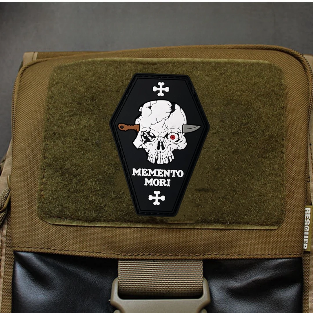 Insignia de moral de calavera "Memento Mori", parche táctico, brazalete militar, parches de gancho y bucle de PVC para ropa, pegatina para mochila - imagen 2