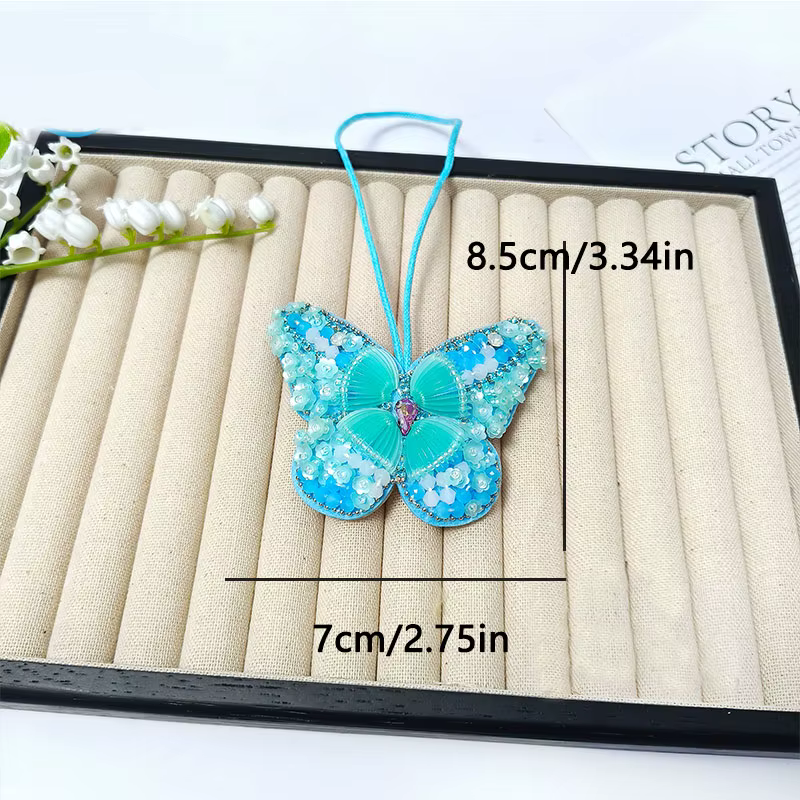 Parche artesanal abalorio mariposa – Colgante decorativo para bolso - imagen 4