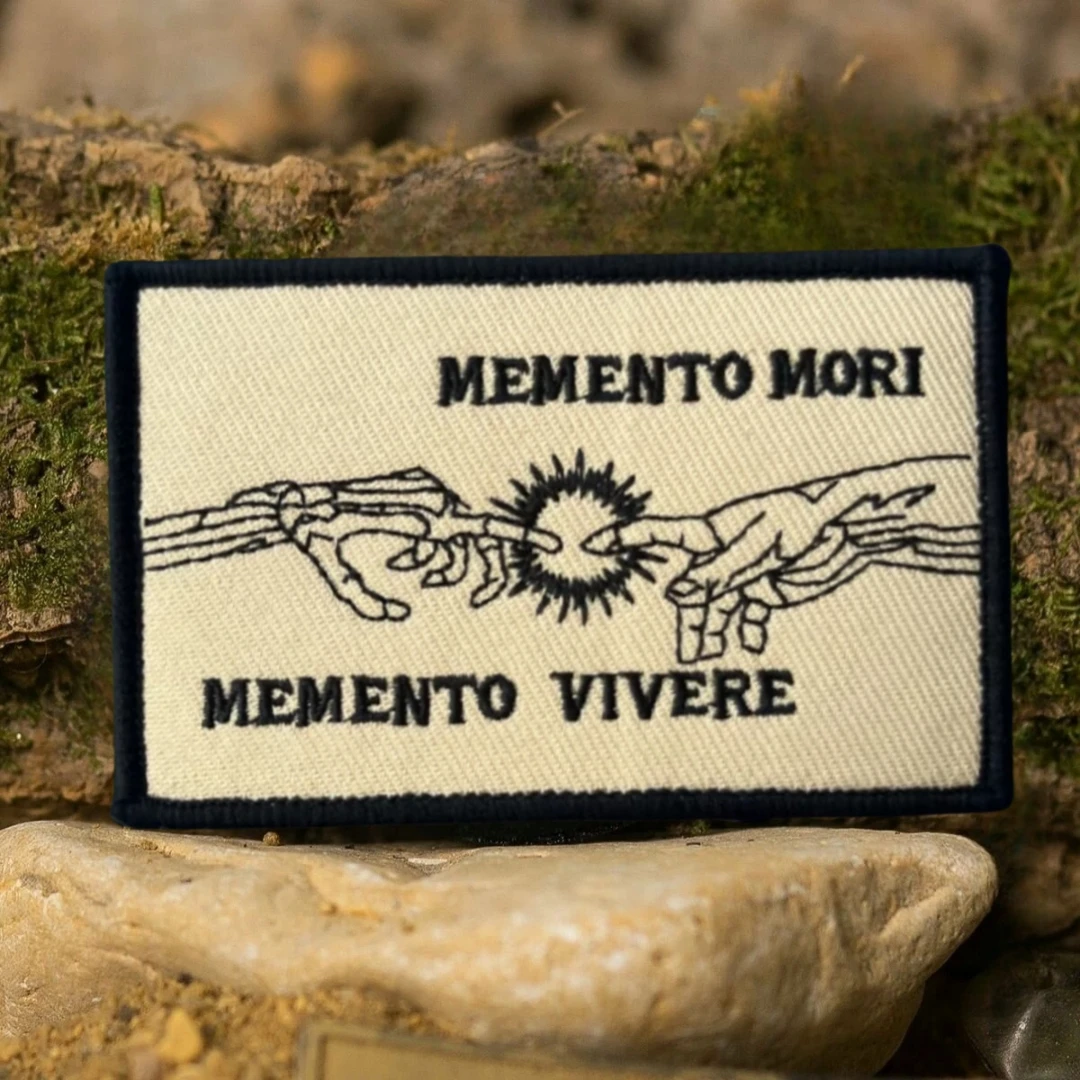 Brazalete bordado con calavera "Memento Mori Memento Vivere", parche táctico con gancho y bucle para mochilas militares, chaquetas y ropa
