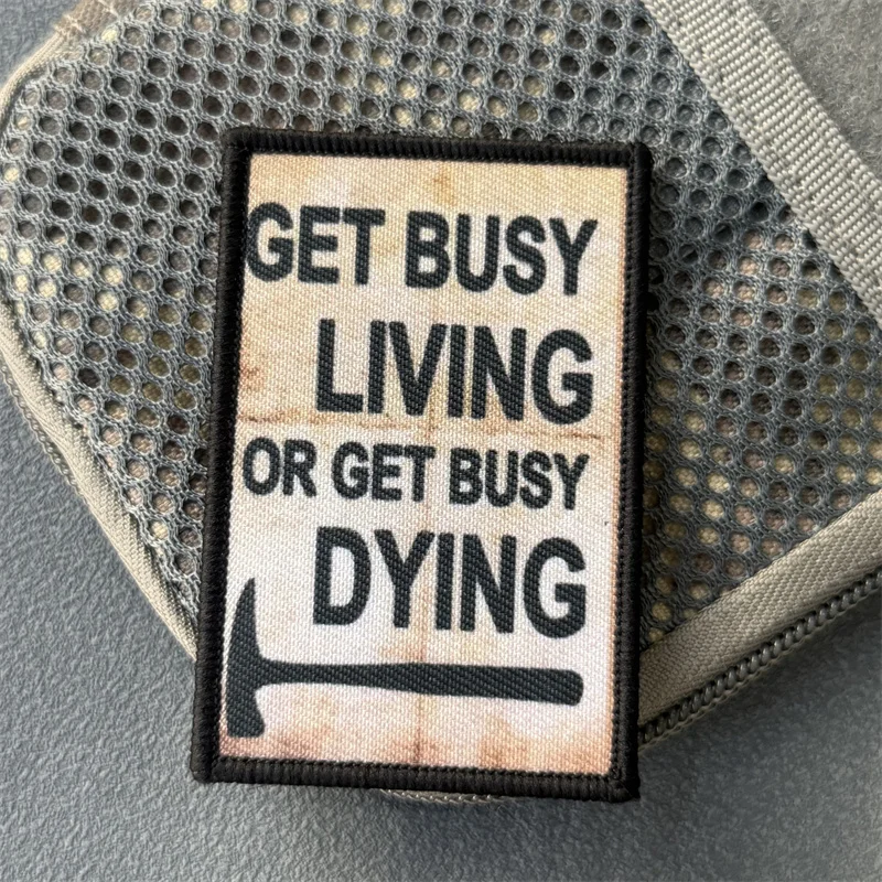 Parche estampado "GET BUSY LIVING OR GET BUSY DYING", insignia de moral táctica, gancho y bucle, mochila, decoración de ropa, pegatina, brazalete - imagen 4