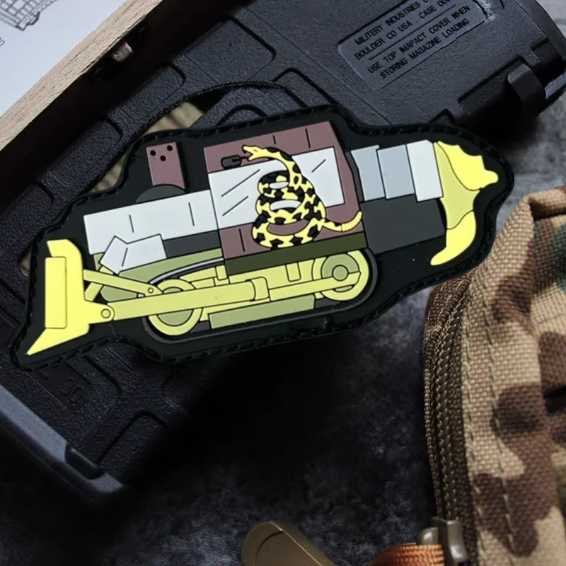 Killdozer Gadsden parche de PVC 3D gancho táctico y bucle insignia de moral mochila pegatina decorativa brazalete parches DIY para ropa - imagen 5