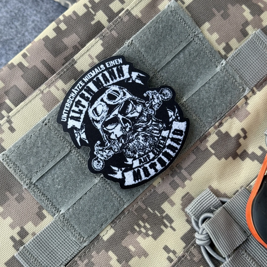 Parche Chevron de anciano en una motocicleta, insignia de moral táctica, apliques del ejército militar, parches de gancho y bucle impresos para ropa