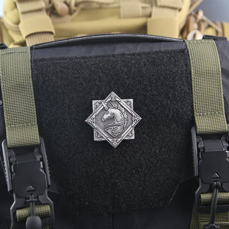 Insignia de moral de Metal de moneda de unicornio errante, pegatina de decoración de mochila funcional, parches tácticos de gancho y bucle para ropa - imagen 4