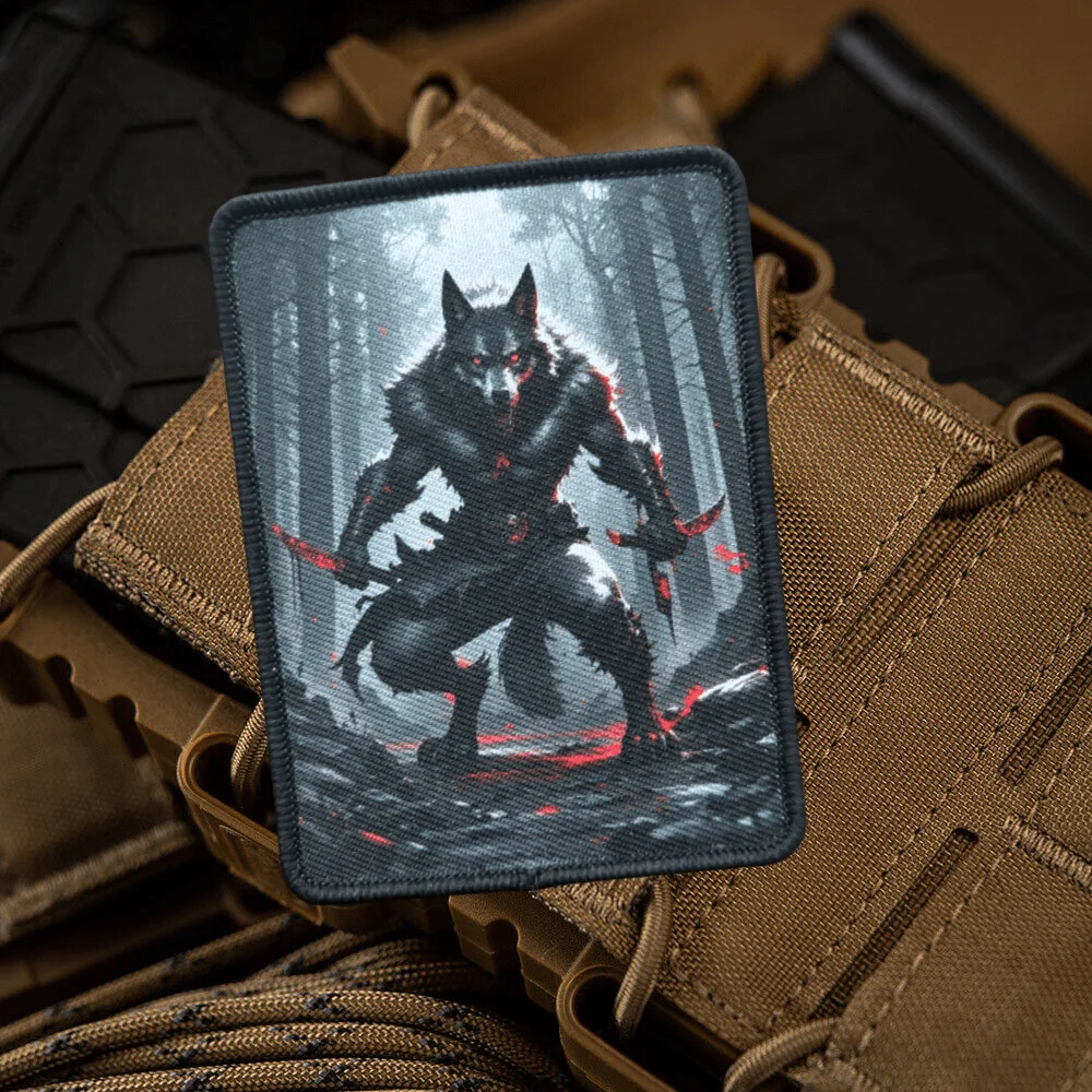 Emblema de gancho y bucle con estampado de lobo de doble filo, parche táctico de moral de lobo de sangría, insignia militar, brazalete de combate, pegatinas para mochila - imagen 5