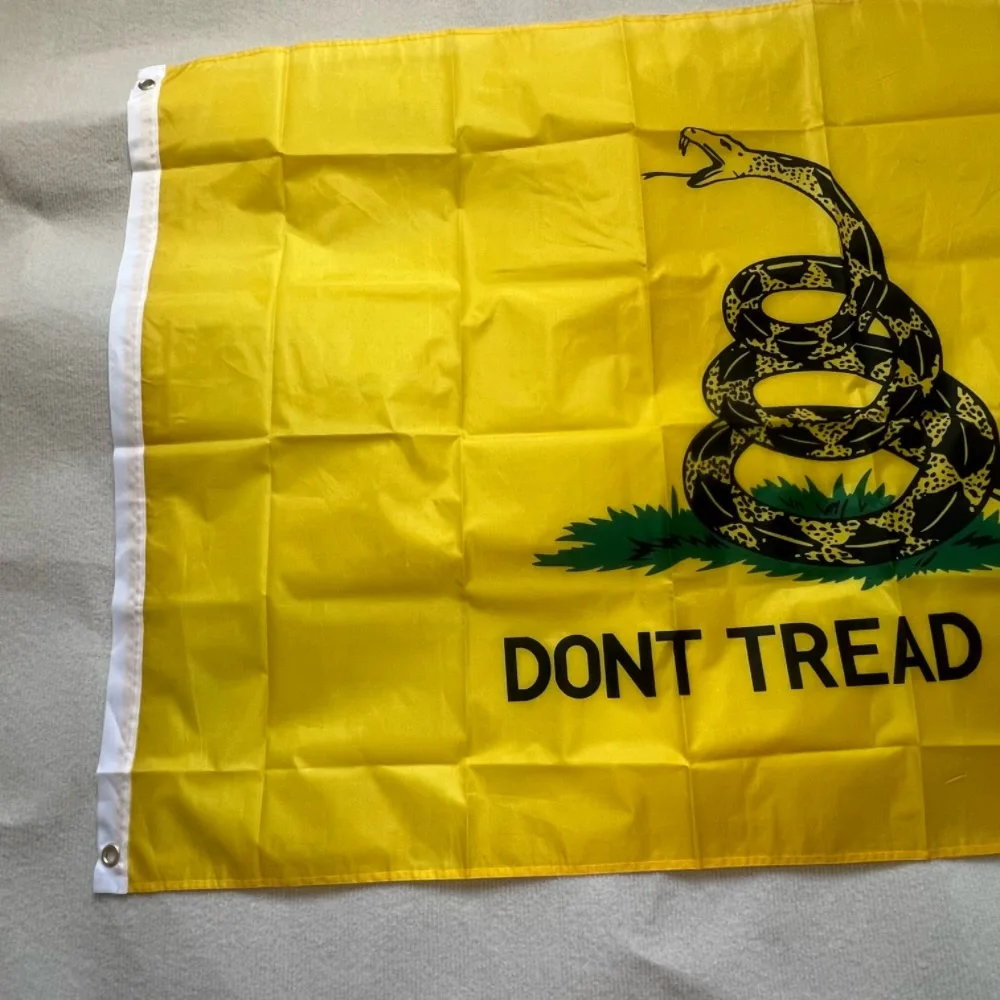 Bandera Gadsden "Don't Tread on Me", 90x150cm, banderas para fiesta de té "liberty or death", pancarta colgante de poliéster con serpiente sonajero - imagen 4