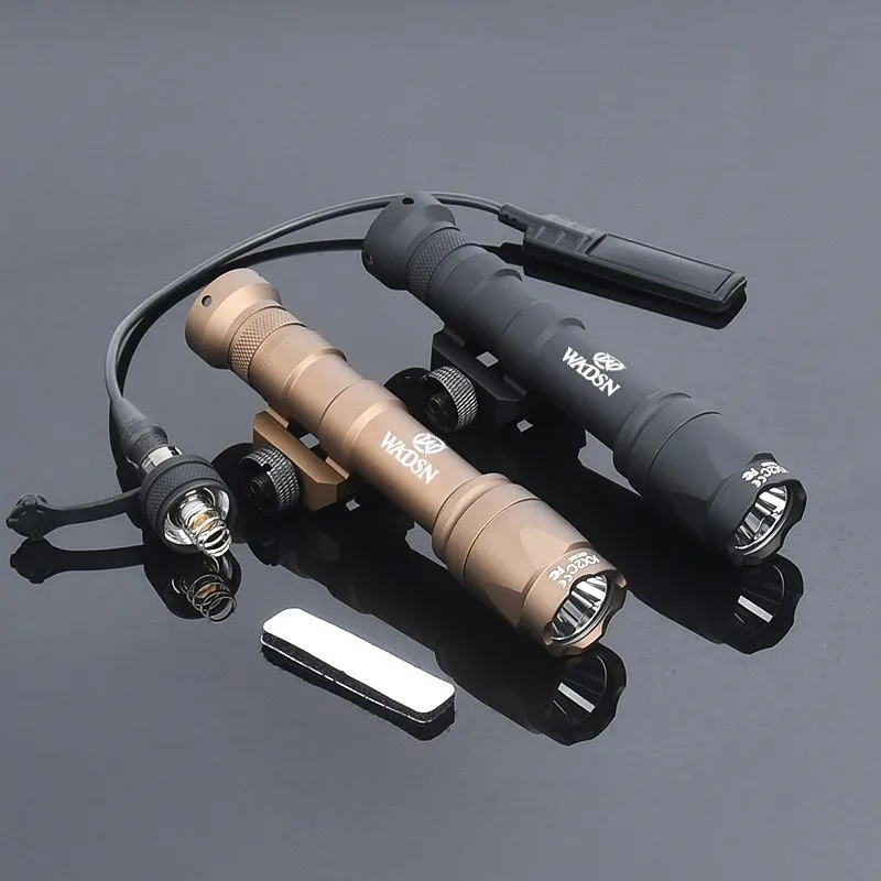 WADSN SF M300 M600 M300A M600C linterna 400lm/600lm luz LED blanca compatible con riel de 20mm arma de caza Airsoft Scout Accesorios - imagen 3