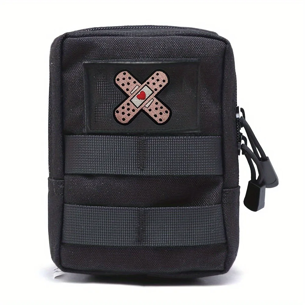 parches velcro mochila tácticos de bordados Parche de Velcros divertido y bonito "BANDAGE-AID", insignia bordada con cierre de gancho y bucle de moral para mochila táctica Molle, gorras, bolsa - imagen 3