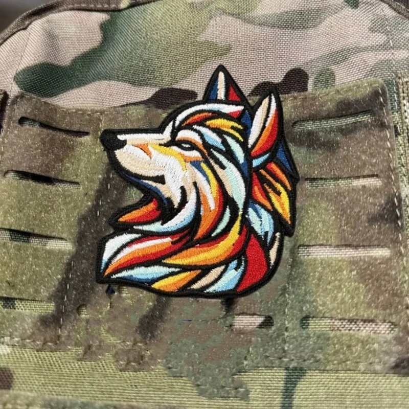 Parche bordado táctico "cabeza de lobo arcoíris" en la ropa insignia de moral gancho bucle parches militares pegatinas para mochila - imagen 4