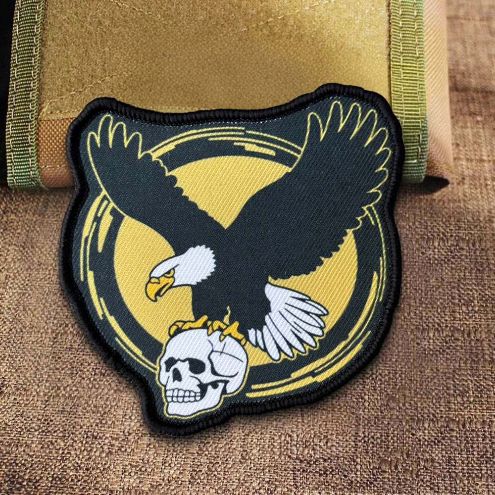 Parche táctico calavera águila estilo meme para airsoft con velcro - imagen 3
