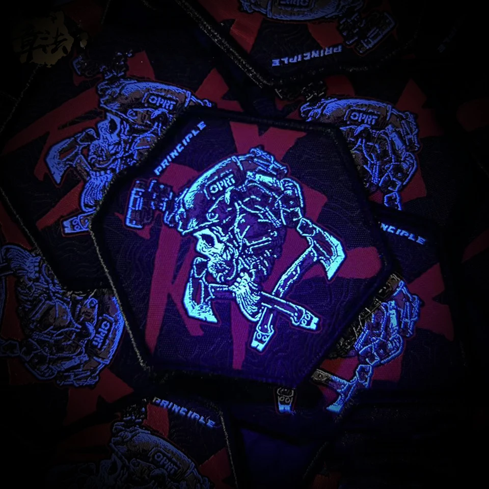 Parche bordado táctico con dispositivo de visión nocturna, función destructora de esqueleto OPRT, brazalete Tomahawk para mochila y ropa - imagen 4