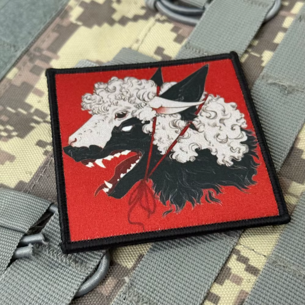 Parche moral lobo – Piel de oveja con velcro para ropa táctica - imagen 5