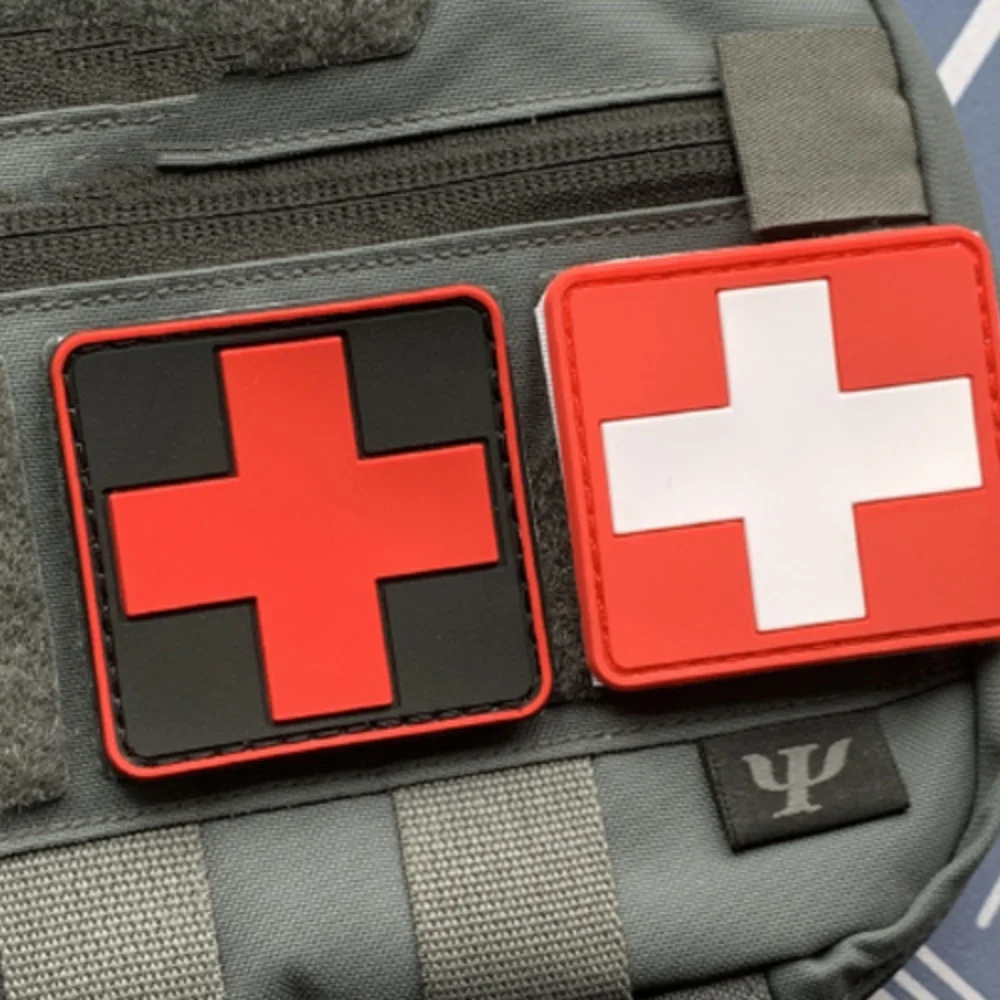 Parche militar táctico de PVC de goma suave en forma de cruz, brazalete de rescate de Cruz Roja, accesorios de mochila, parches de tela - imagen 3