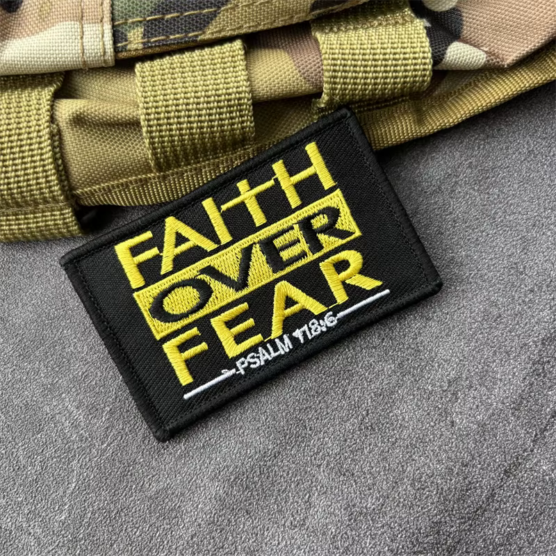 Parche táctico bordado Faith Over Fear insignia gancho y bucle moral - imagen 4