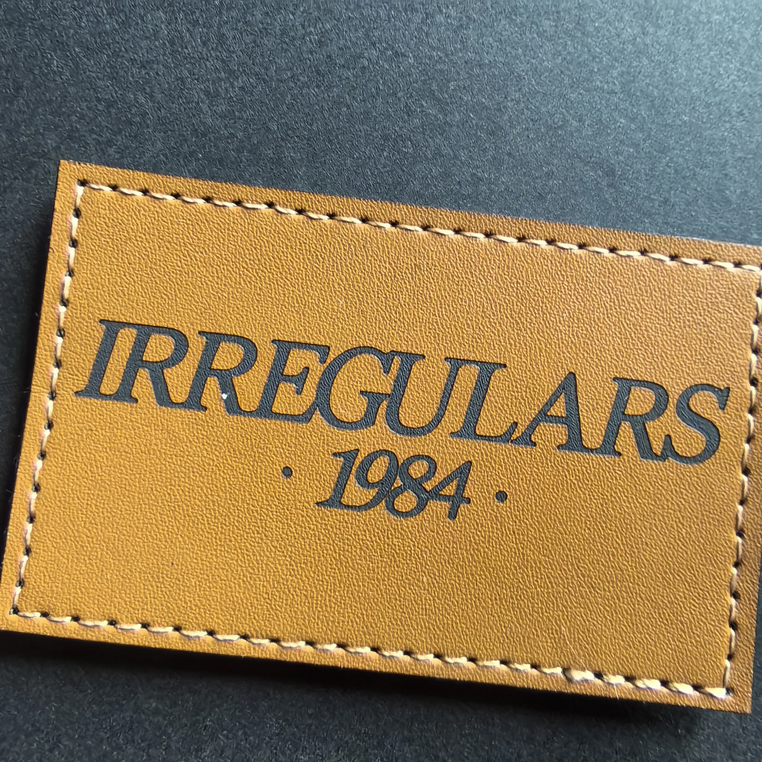 Parche de brazalete de cuero con insignia mágica de piel de vaca estilo IRR 1984 - imagen 2