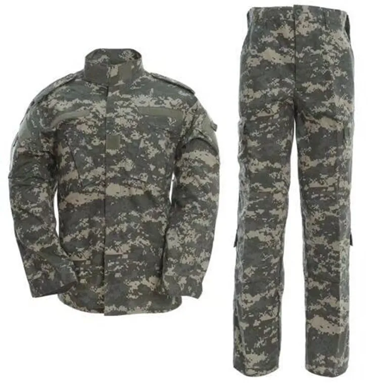 Traje en uso durante entrenamiento de campo