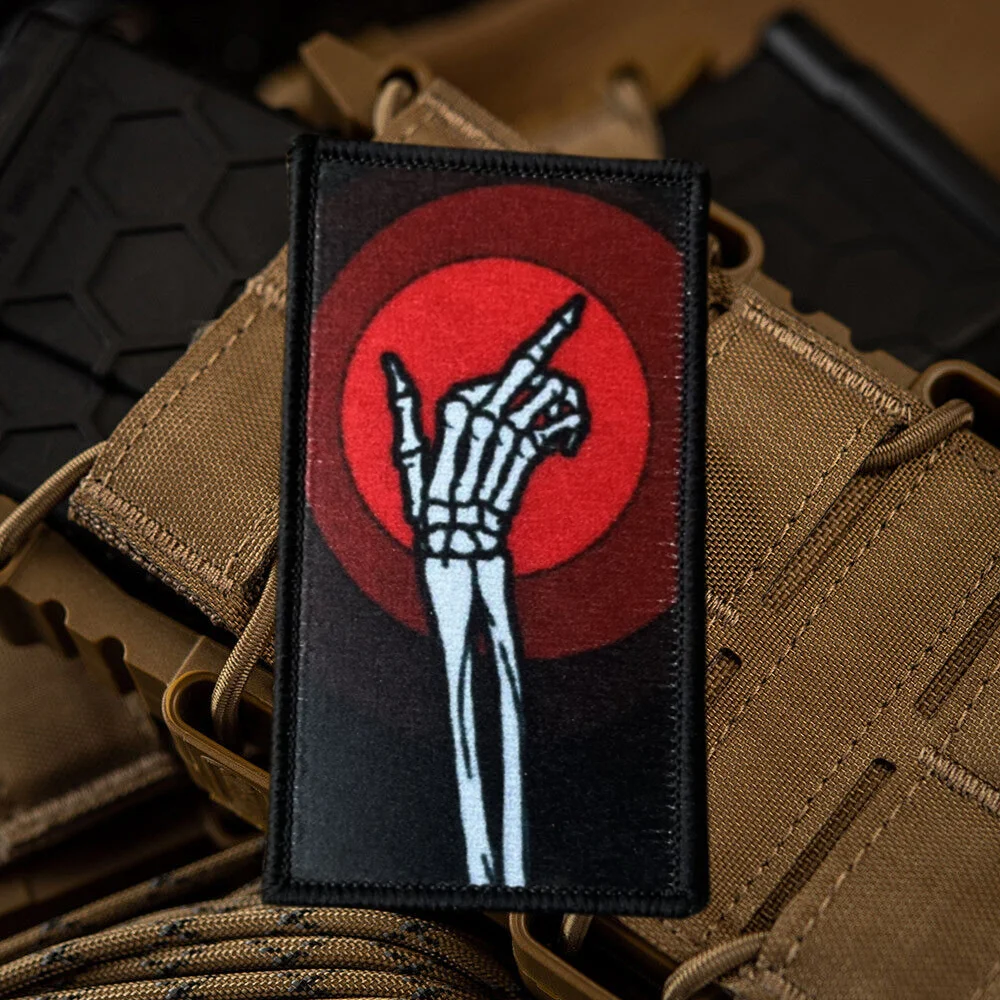 Parche táctico Gesture – Mano esqueleto velcro para mochila - imagen 3