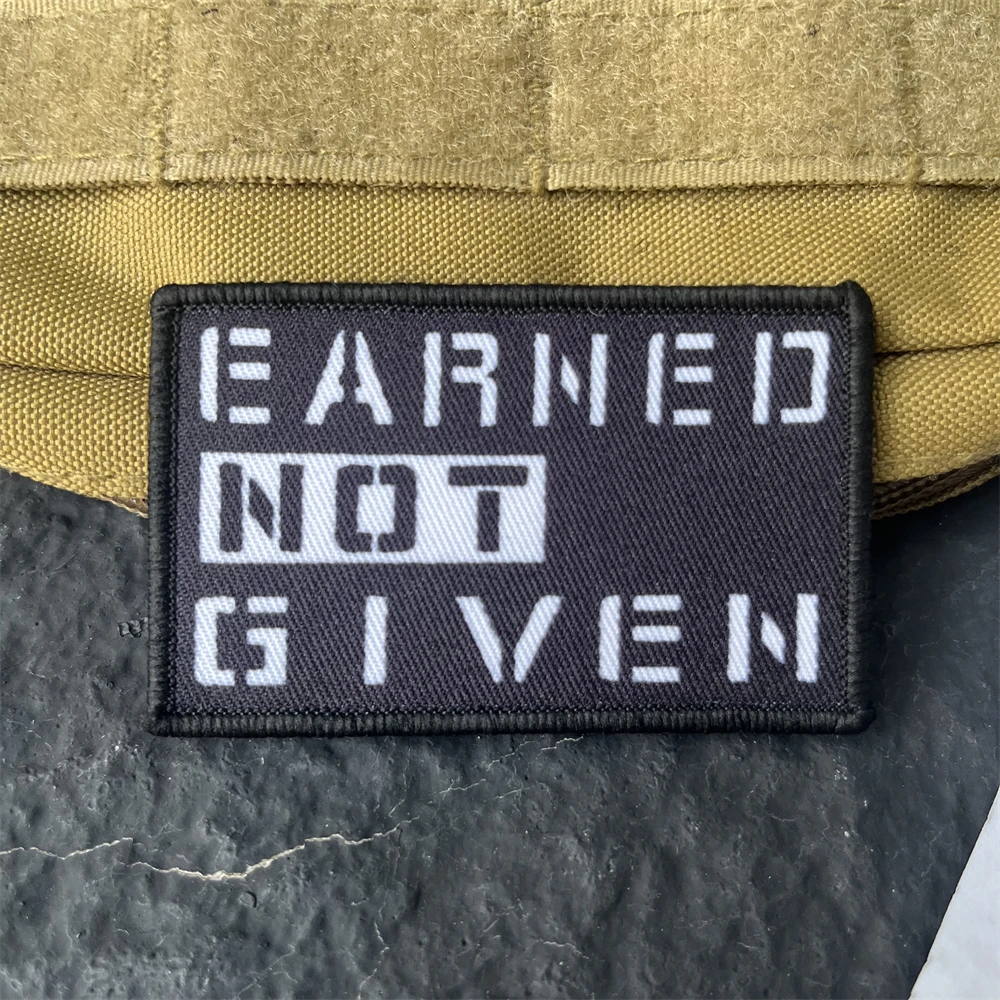 Insignia de moral táctica ganada, no dada, brazalete del ejército militar, parches de gancho y bucle impresos para ropa, pegatina para mochila - imagen 3
