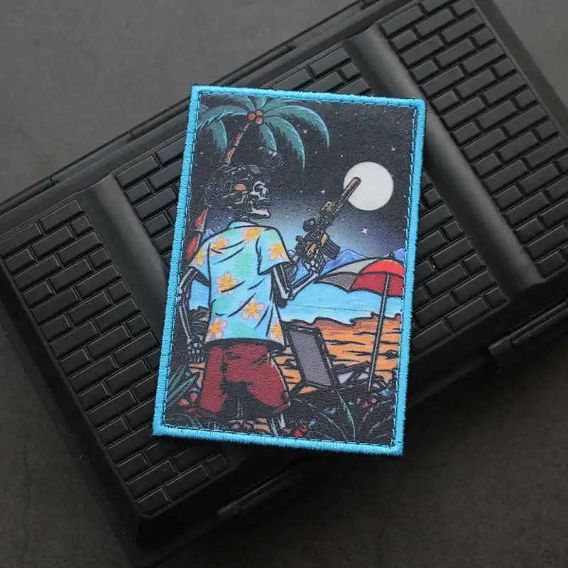 Parche táctico estampado de esqueletos de vacaciones para ropa, decoración de mochila, vista en la playa, playa y arena, insignia de Camping al aire libre