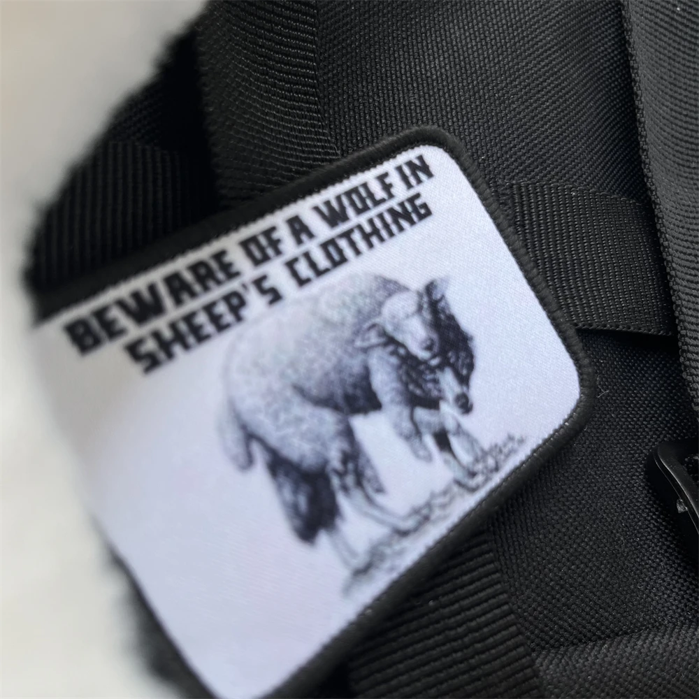 Parches tácticos de lobo en la ropa de oveja, insignia militar, bandera de Estados Unidos, brazalete de combate, mochila DIY, pegatinas de gancho y bucle - imagen 3
