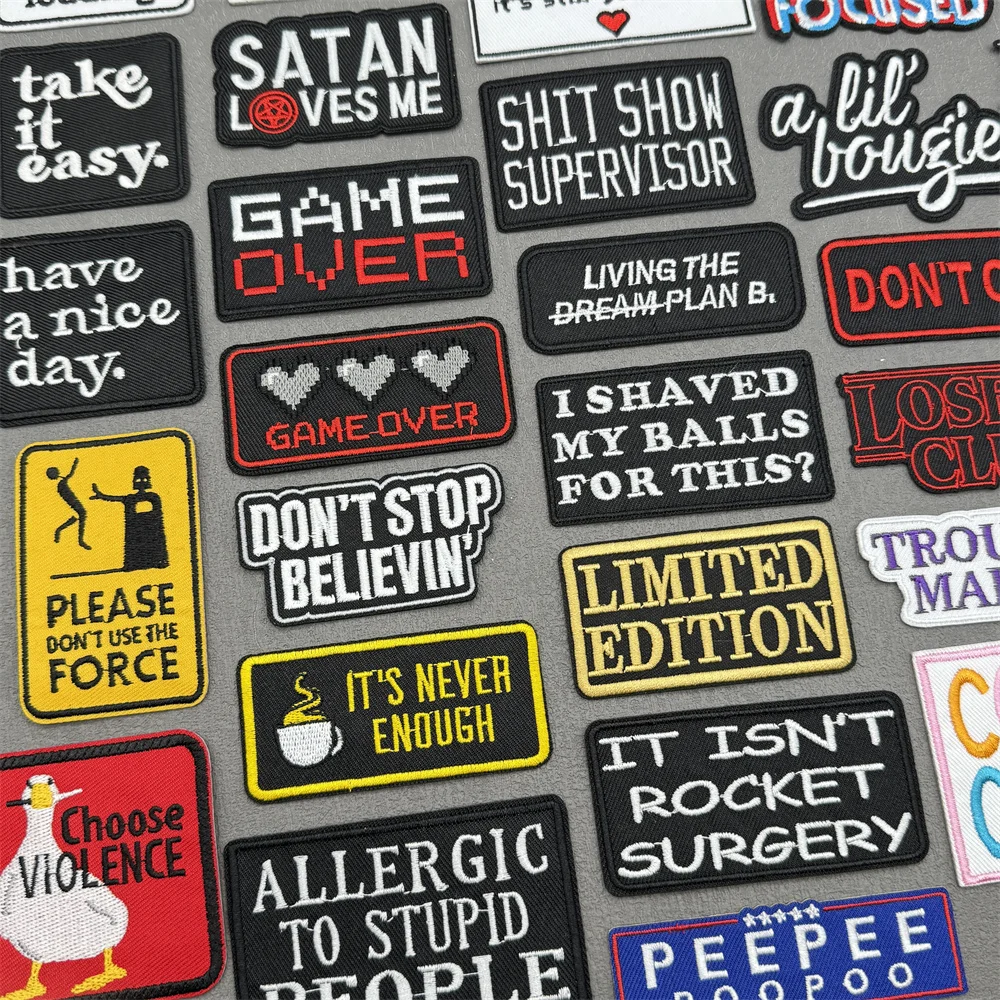 Parches bordados con eslogón de letras para ropa, parche con letras de dibujos animados a rayas, parche para planchar para ropa, insignia en decoración para mochila