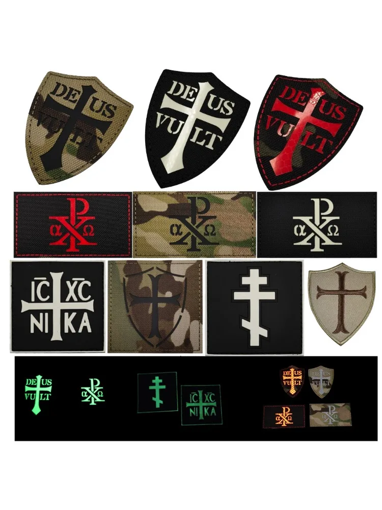 Parche bordado con emblema templario en detalle