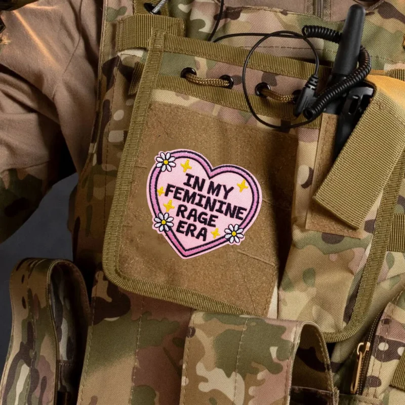 EN MY FEMININE ERA parche lindo dibujos animados bordado insignia gancho y Loo brazalete mochila ropa accesorios decorativos pegatinas - imagen 5