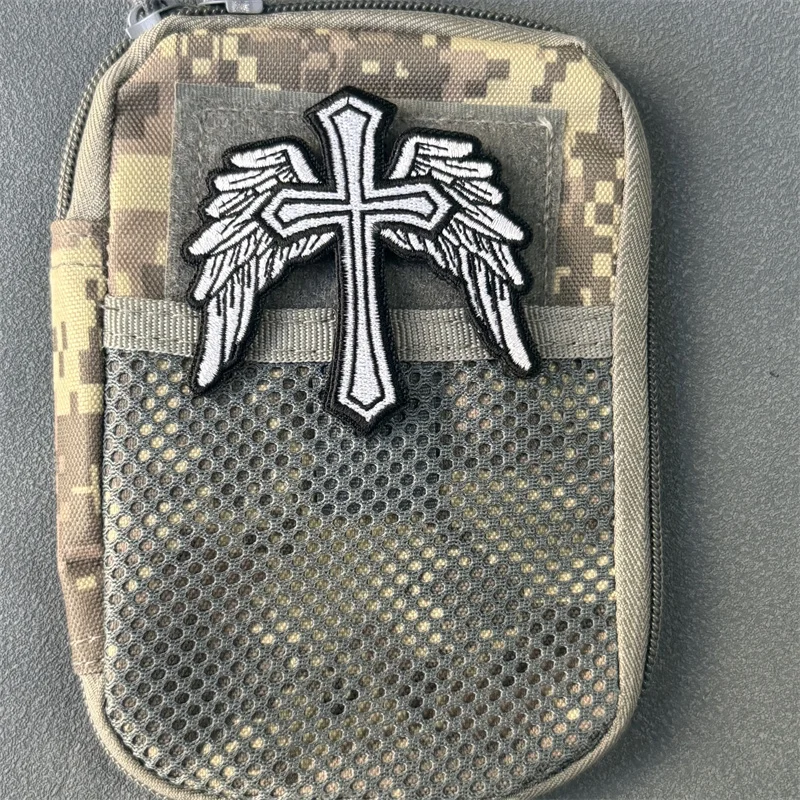 Parche "Cruz con alas", insignia de moral táctica, gancho bordado y bucle, mochila, ropa, accesorios decorativos, pegatina, brazalete