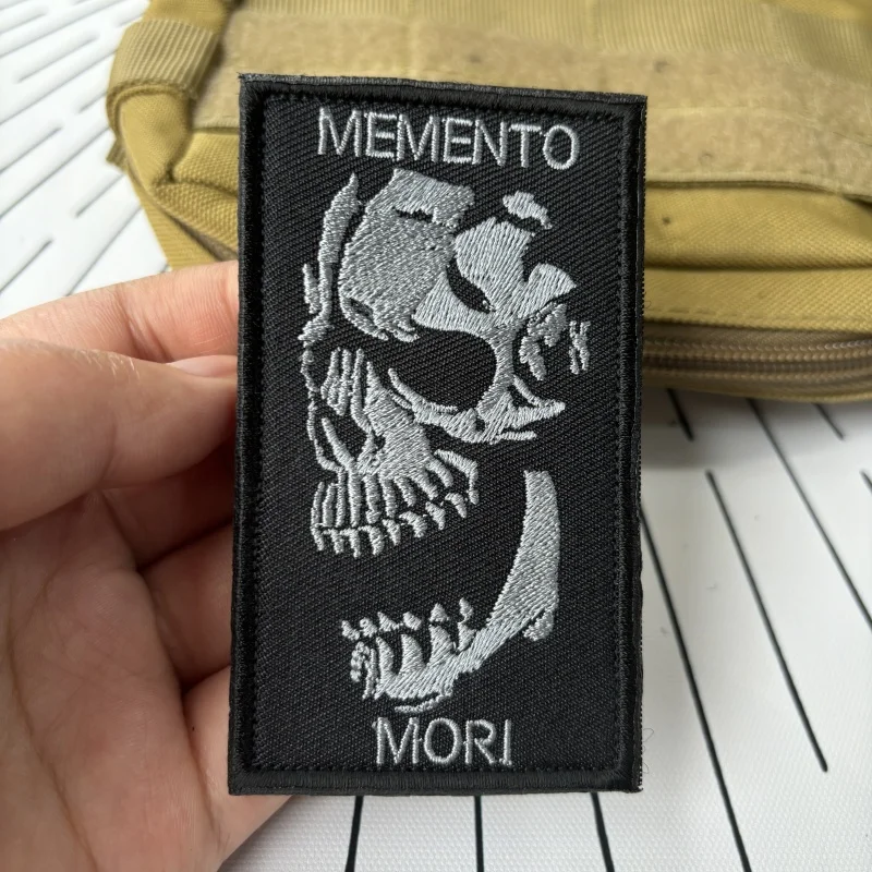 Parches tácticos de calavera "Memento Mori", parche bordado de velcro, insignia militar de Chevron, brazalete, pegatinas de mochila