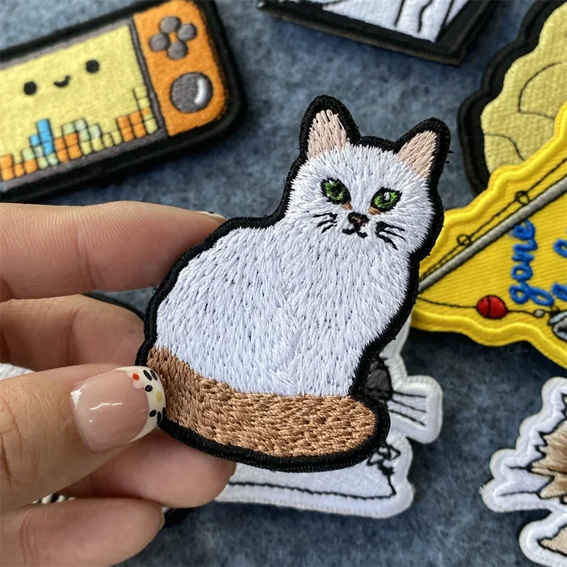 Parche bordado de dibujos animados, insignia de moral de gatito, máquina de juego, brazalete con gancho y bucle, mochila, pegatinas decorativas para ropa - imagen 4