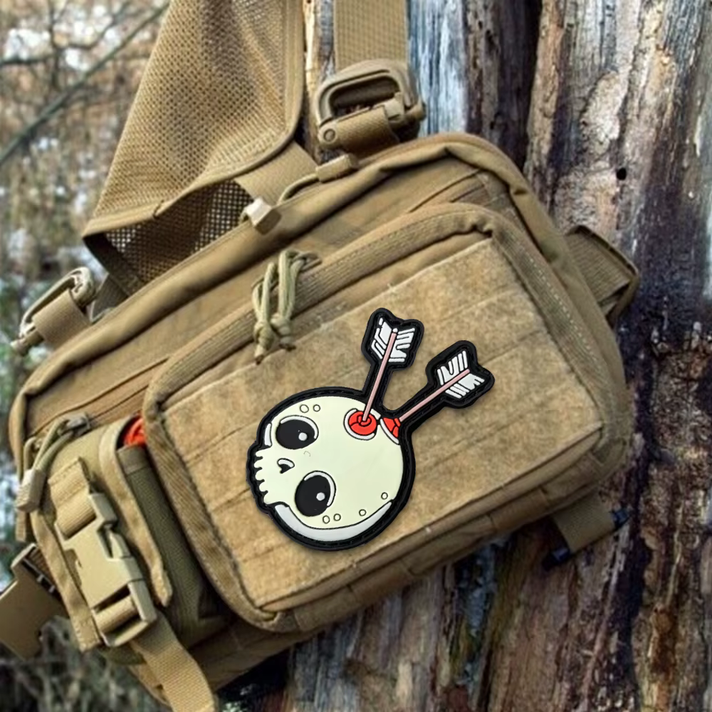 Parche táctico calavera y flecha PVC con velcro para mochila - imagen 3