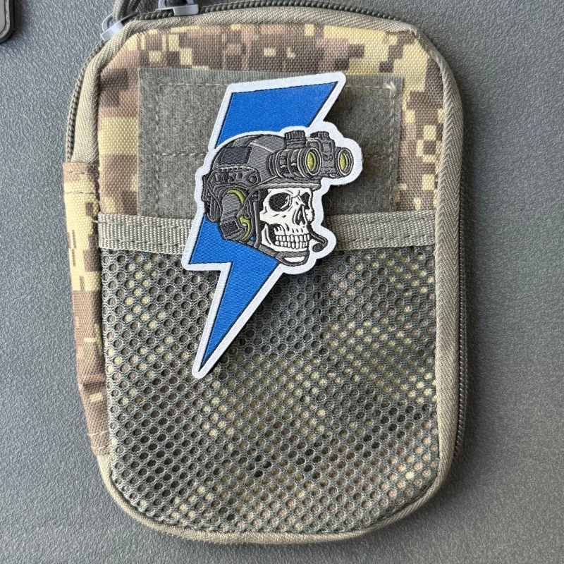 Parche táctico calavera y rayo con velcro para mochila, ropa - imagen 5