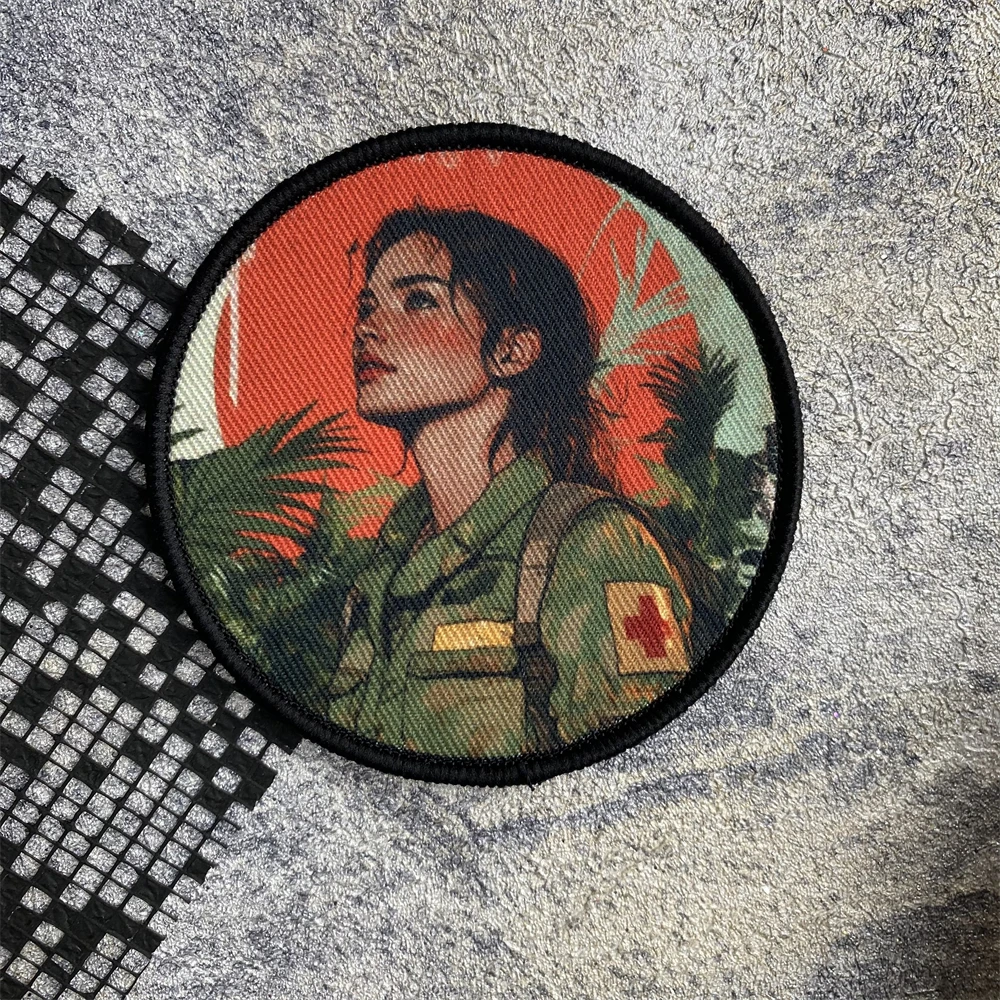 Parche de insignia de moral táctica de soldados médicos femeninos, brazalete con gancho y bucle con estampado de chica bonita, pegatina para mochila del ejército militar - imagen 5
