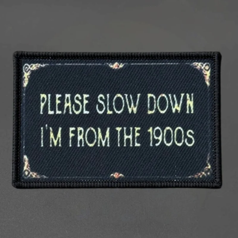 Parche estampado "Por favor, desacelado, soy de los años 1900", insignia de gancho y bucle para chaleco táctico, pegatinas para mochila, parches para brazalete para ropa - imagen 2