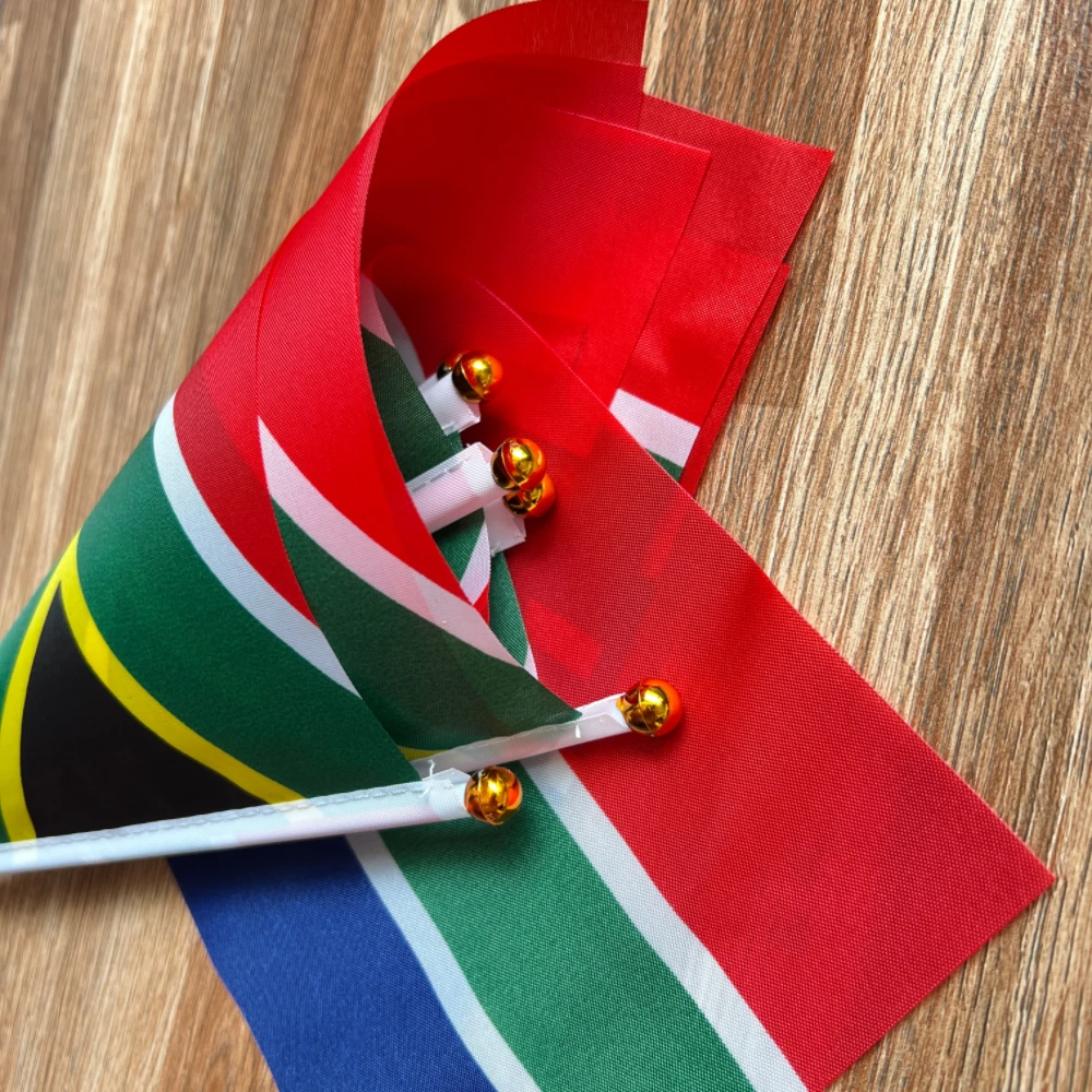 Bandera de Sudáfrica de mano ondulada con asta de plástico - imagen 3