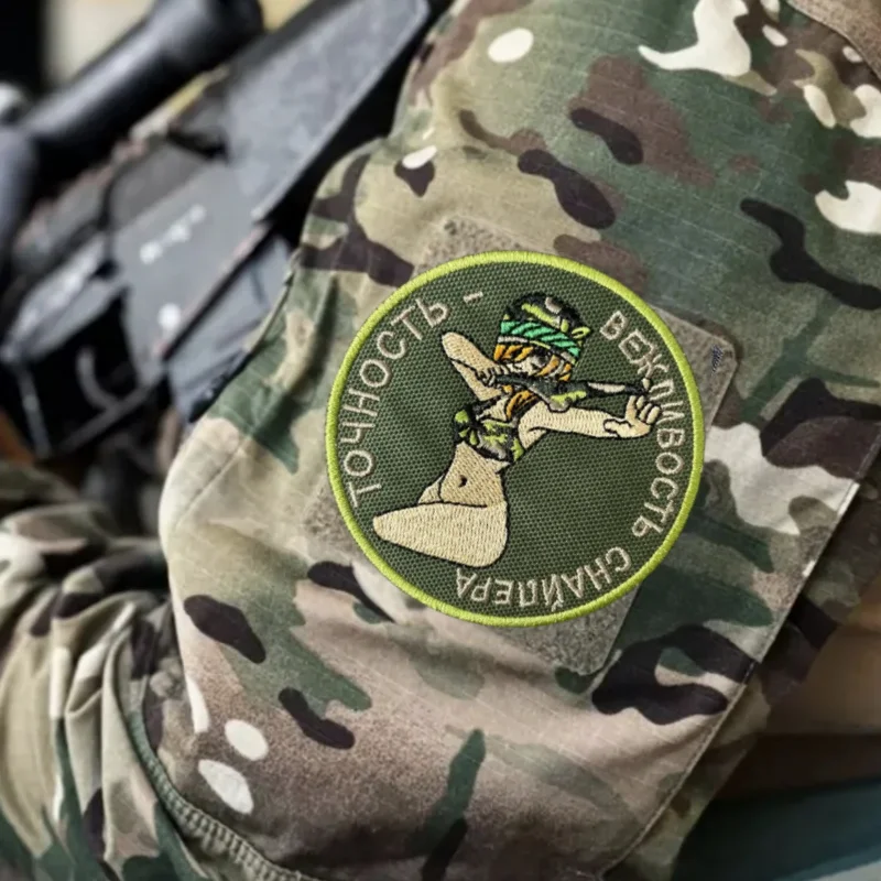 Parche bordado de precisión y cortesía de un francotirador, insignia de moral táctica con gancho y bucle, pegatina para mochila, parches para brazalete para ropa