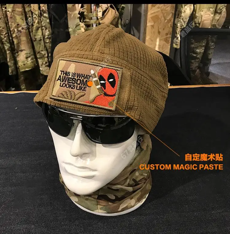 Detalle del gorro con acabado polar