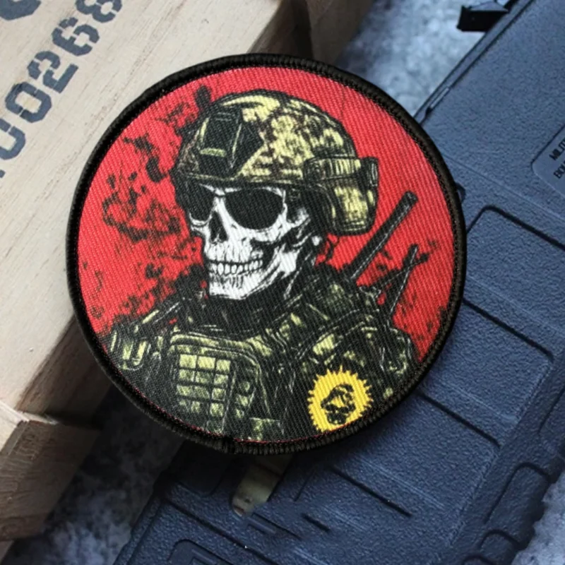 Parche táctico de calavera roja, insignias de gancho y bucle con estampado de niebla, brazalete de moral de esqueleto del ejército militar, insignia, pegatina para mochila - imagen 3