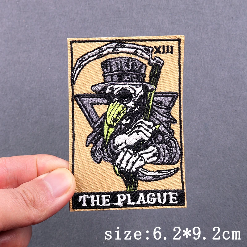 Parche bordado de cartas de Tarot de hombre colgado, parches para planchar para ropa, parche Fusible de costura de Doctor con pico de calavera Punk para ropa - imagen 4
