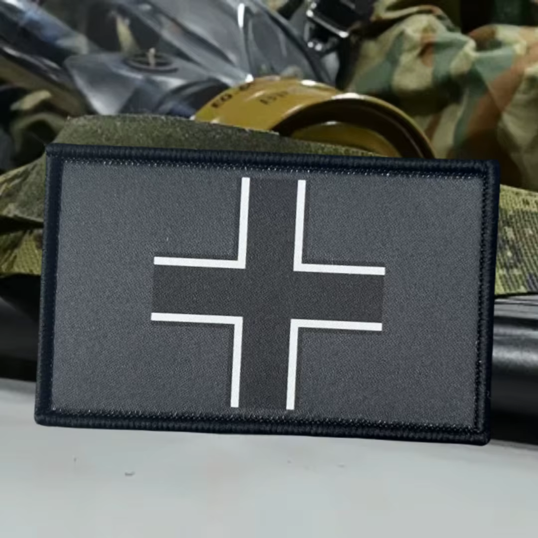 Parche moral bandera cruzada – Insignia táctica con gancho y bucle - imagen 4