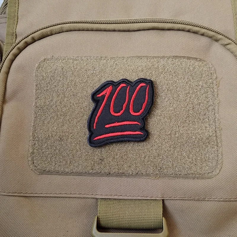 Insignia de moral de 100 puntos, parches bordados de gancho y bucle, brazalete táctico, pegatinas de mochila - imagen 2