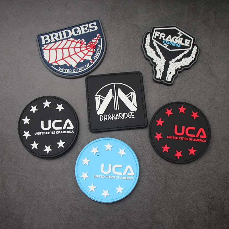 Accesorio para bolsa al aire libre, pegatina, insignia de goma luminosa de PVC, brazalete de moral para novias, chaqueta Hideo Kojima, mochila, parche con gancho - imagen 3