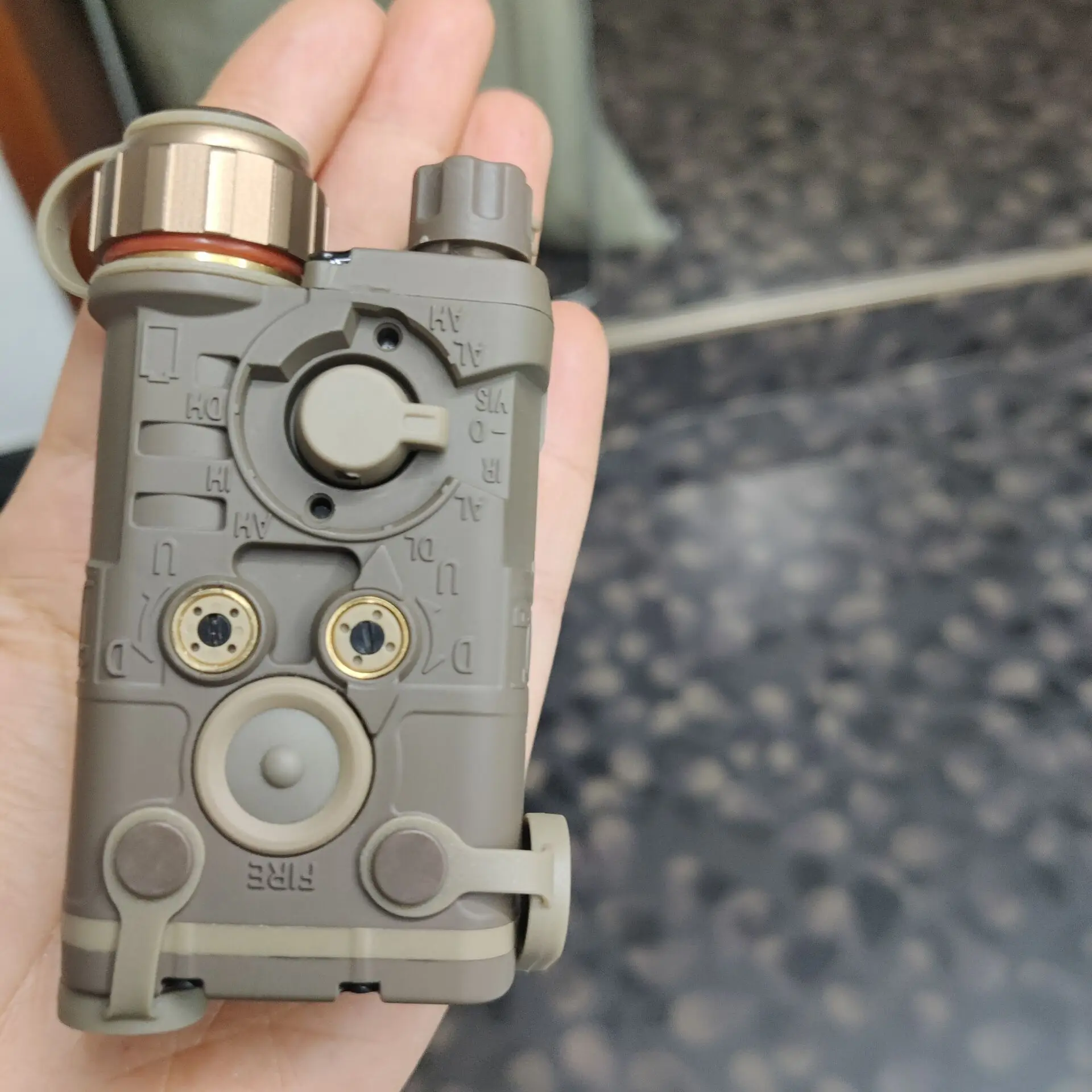 LA-23 LAB PEQ-NGAL versión de nailon láser rojo/láser verde de próxima generación + luz blanca LED con láser IR para equipo de tiro al aire libre - imagen 5